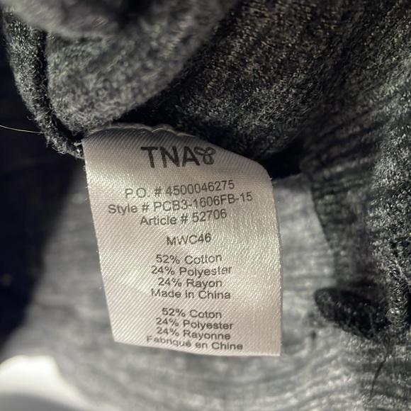 TNA Aritzia 3/4 Sleeve Tee Shirt - Picture 4 of 6